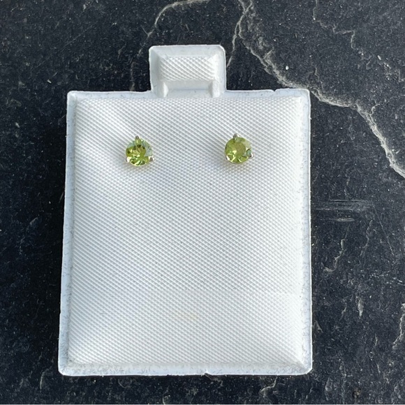 Sterling silver Peridot Earrings - Picture 8 of 9